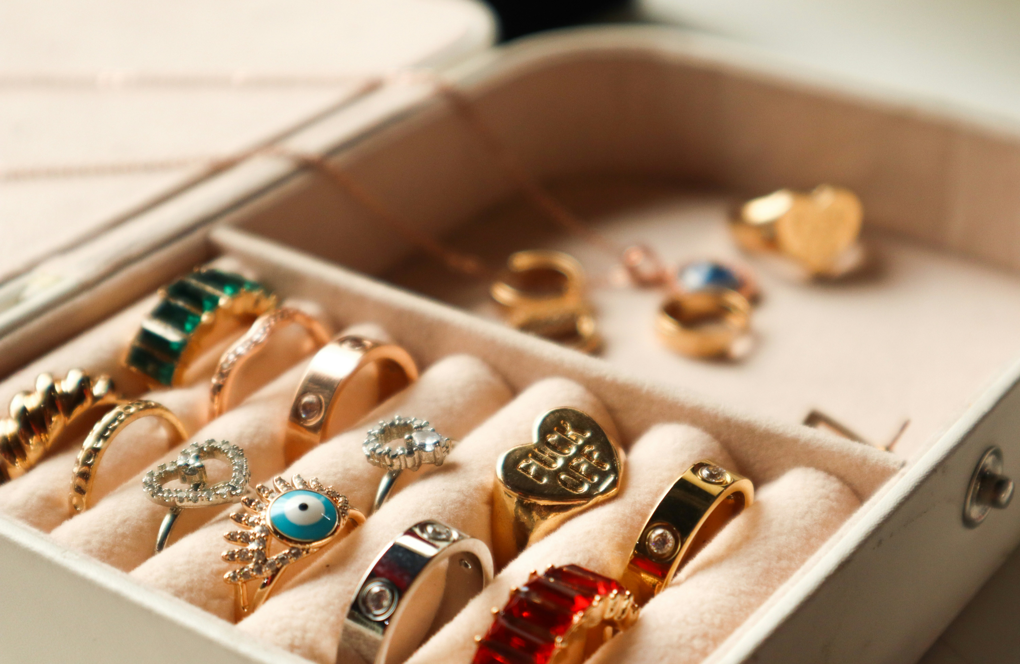 Gifts that start with J: Jewelry box