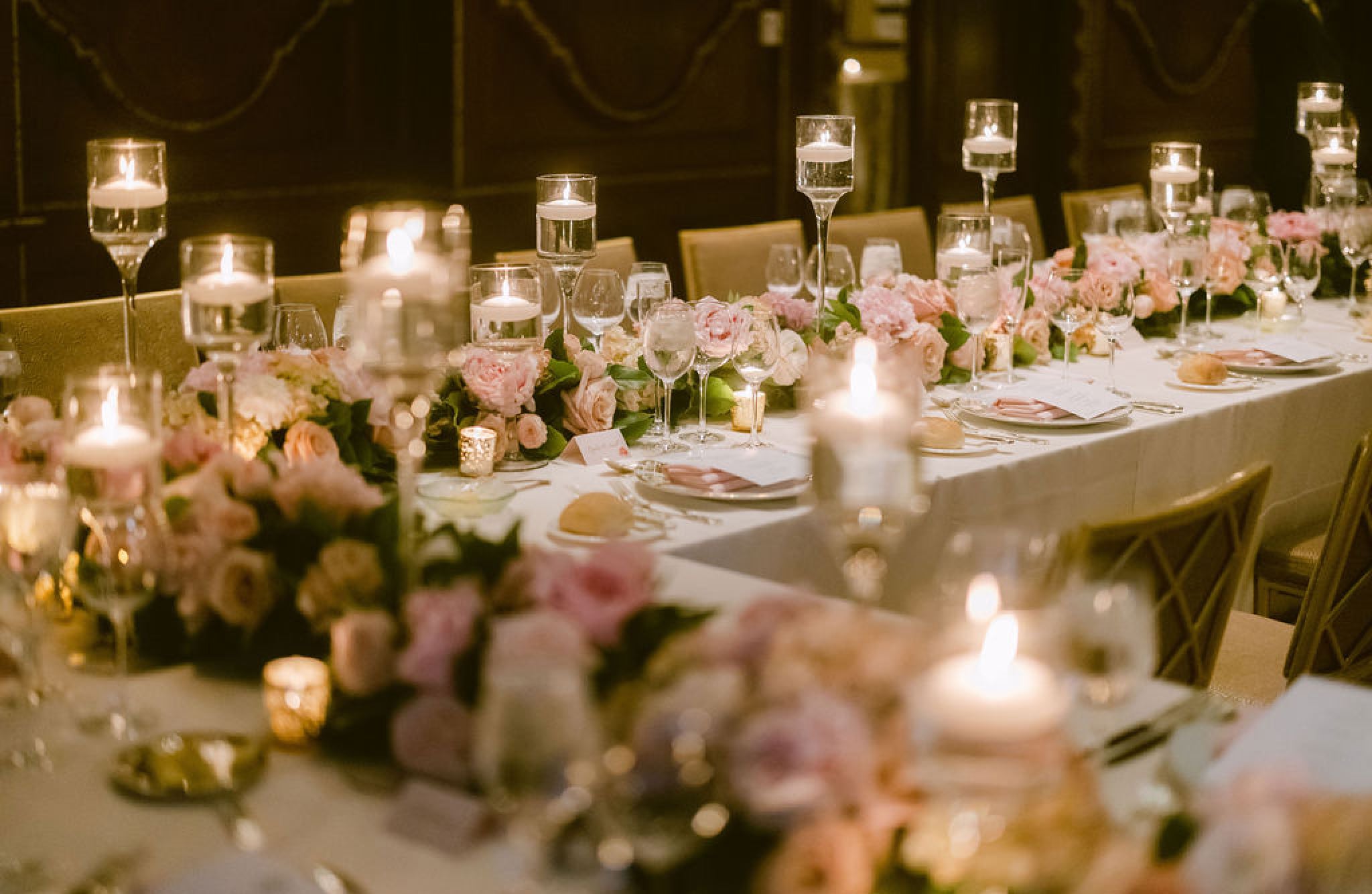 decorating wedding tables with candles