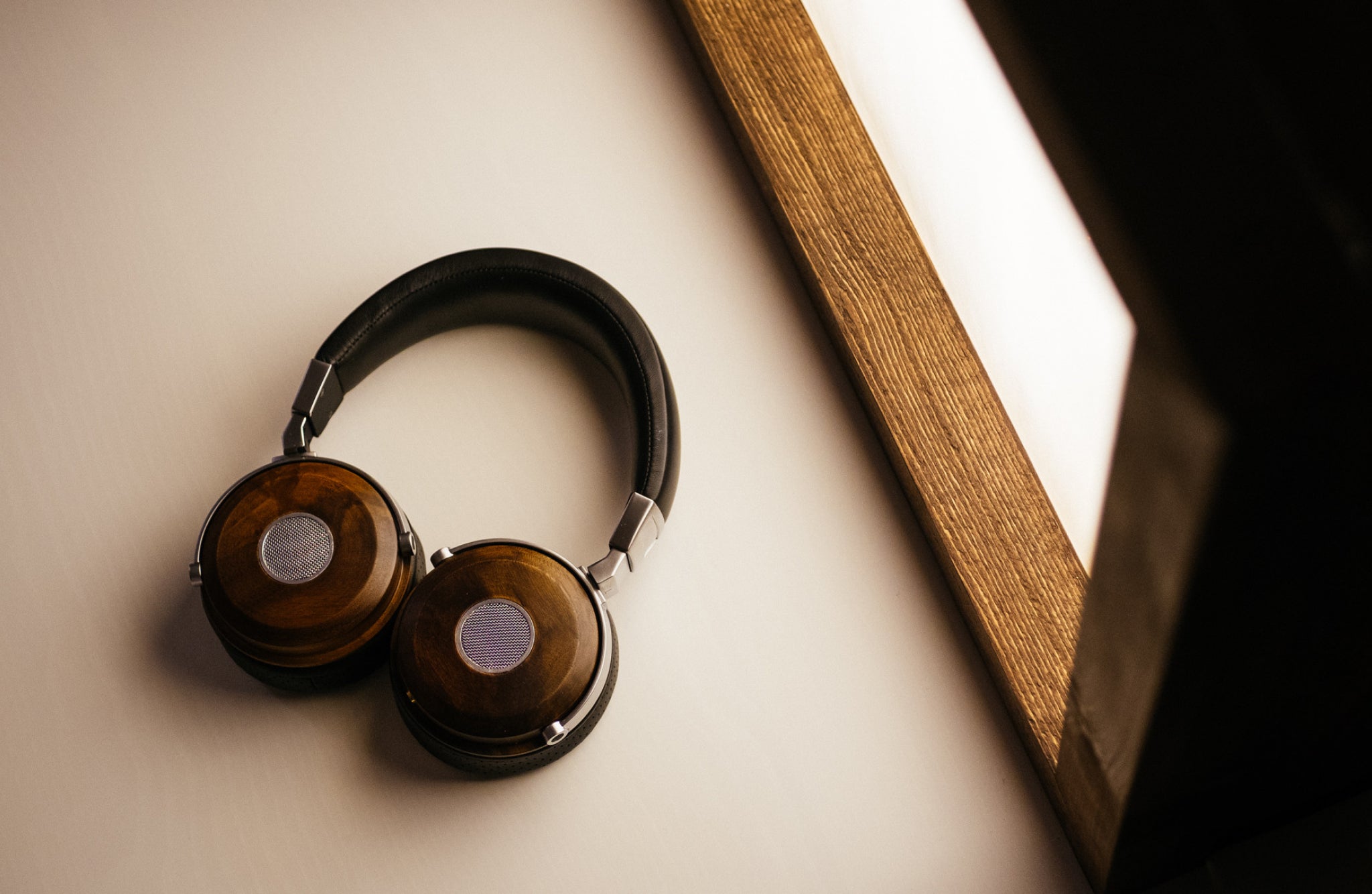 HIFI Retro Headphone gifts that start with w