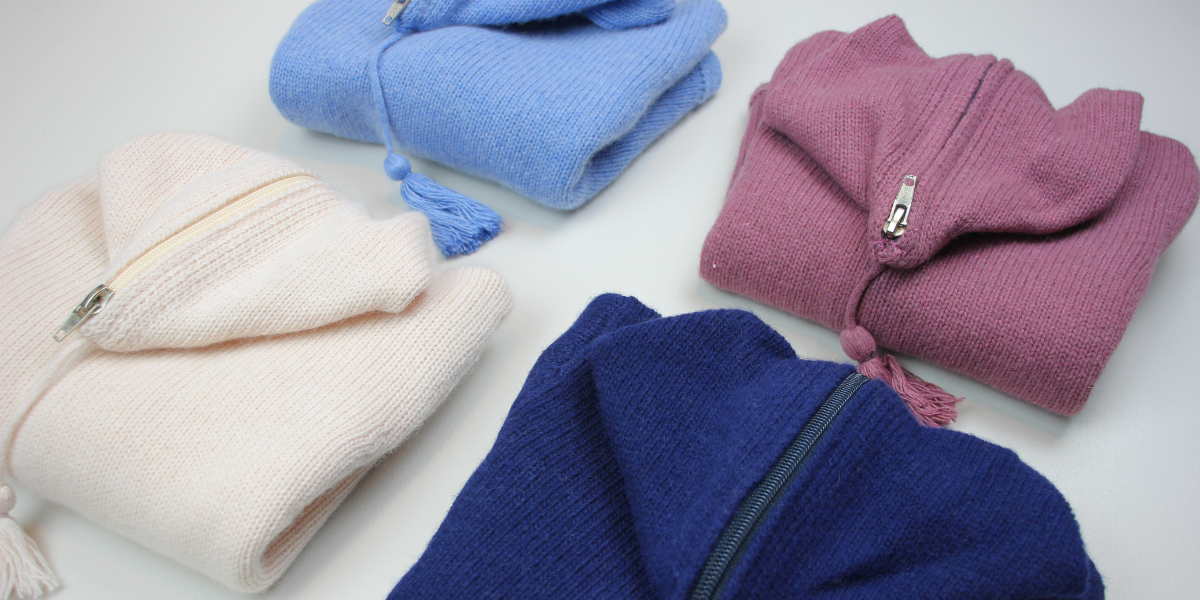 Photo de quatre burnous en laine et cachemire pour bébé fille et garçon coloris bleu pastel, bleu marine, rose parme et rose clair