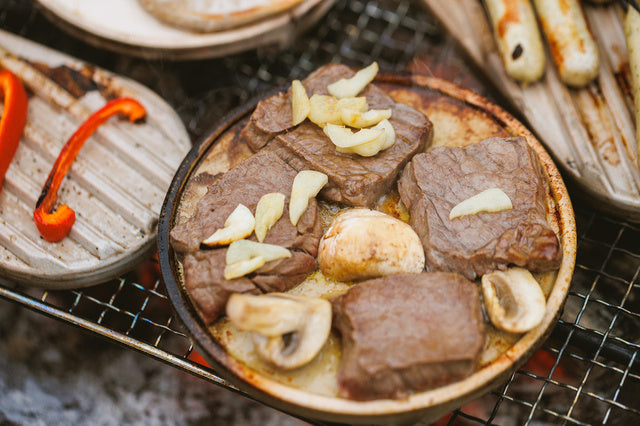 하사미 땅에서 방문한 "패배"가있는 새로운 아이디어 점토 냄비 및 세라믹 플레이트