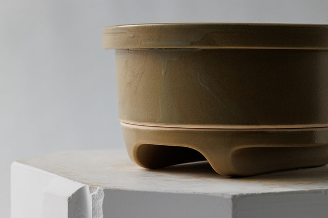 A new idea clay pot & ceramic plate with a "defeated" visited in the land of Hasami