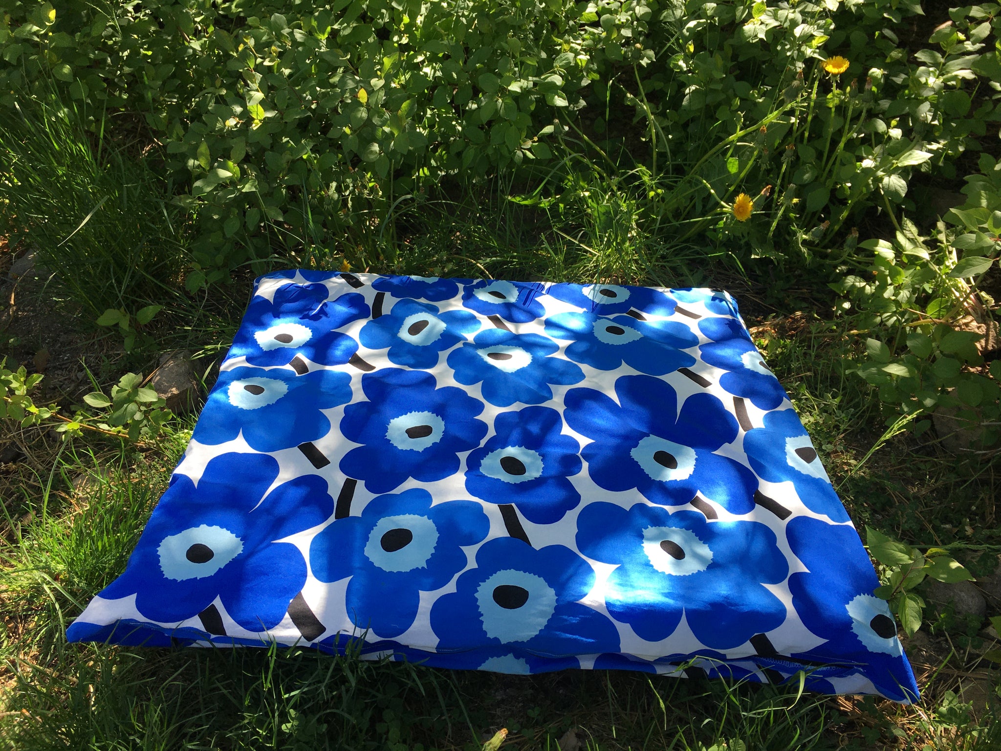 Custom dog bed cover with Marimekko cotton fabric – moro moro