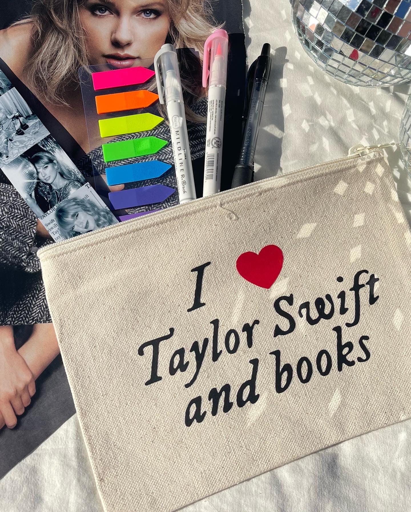 Taylor Swift and Books pouch#N# – greengablesshop