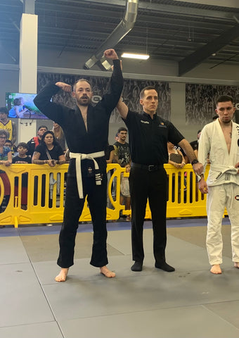 Dylan Knostman, author of BJJ for beginners article, winning his jiu jitsu match and getting his hand raised