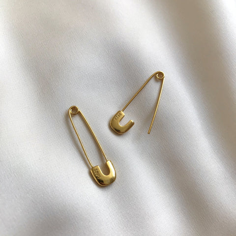 safety pins for the morning of your wedding