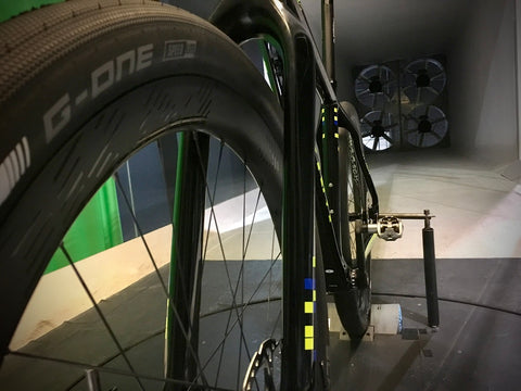 Storm stranfiets in de windtunnel