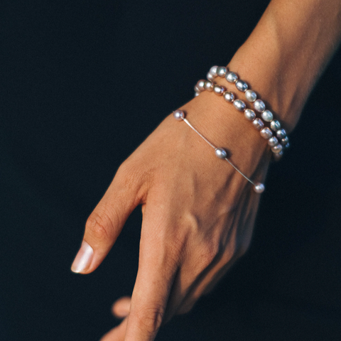 A bracelet of pearls makes a brilliant choice for a mother’s day gift