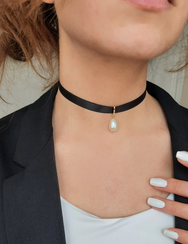 Dainty fabric and pearl choker