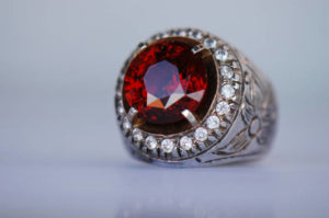 A beautiful pyrope garnet ring, pictured by Johanes Minawan Laksana