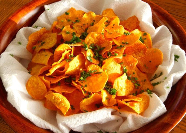 Chips de légumes et de patate douce friteuse sans huile