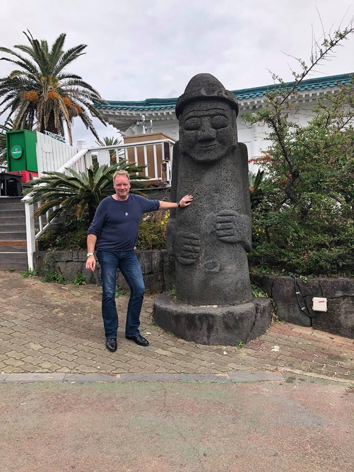 Diese Statuen sind auf Jeju überall zusehen. In Achtung vor "Oma und Opa" stehen diese sehr häufig auf der Insel und erinnern an die Leistungen der vorangegangenen Generationen.