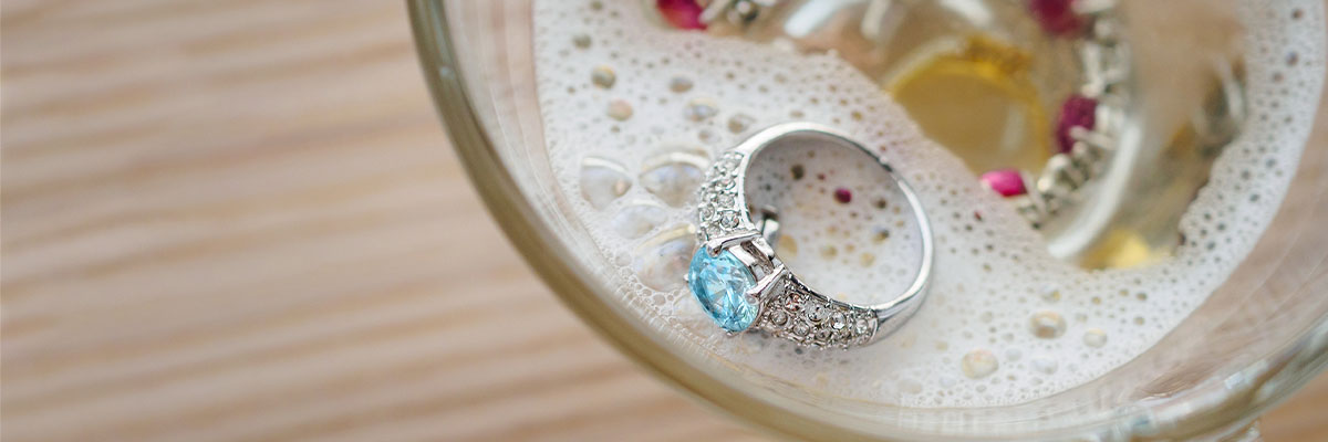 Put your aquamarine jewelry inside the bowl and leave it for few minutes for soaking.