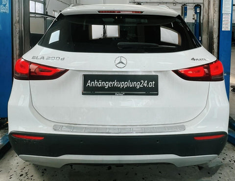 Nachrüstung einer abnehmbaren Westfalia Anhängerkupplung am MERCEDES-BENZ GLA