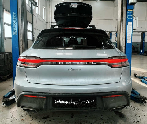 Nachrüstung einer abnehmbaren Westfalia Anhängerkupplung am Porsche Macan