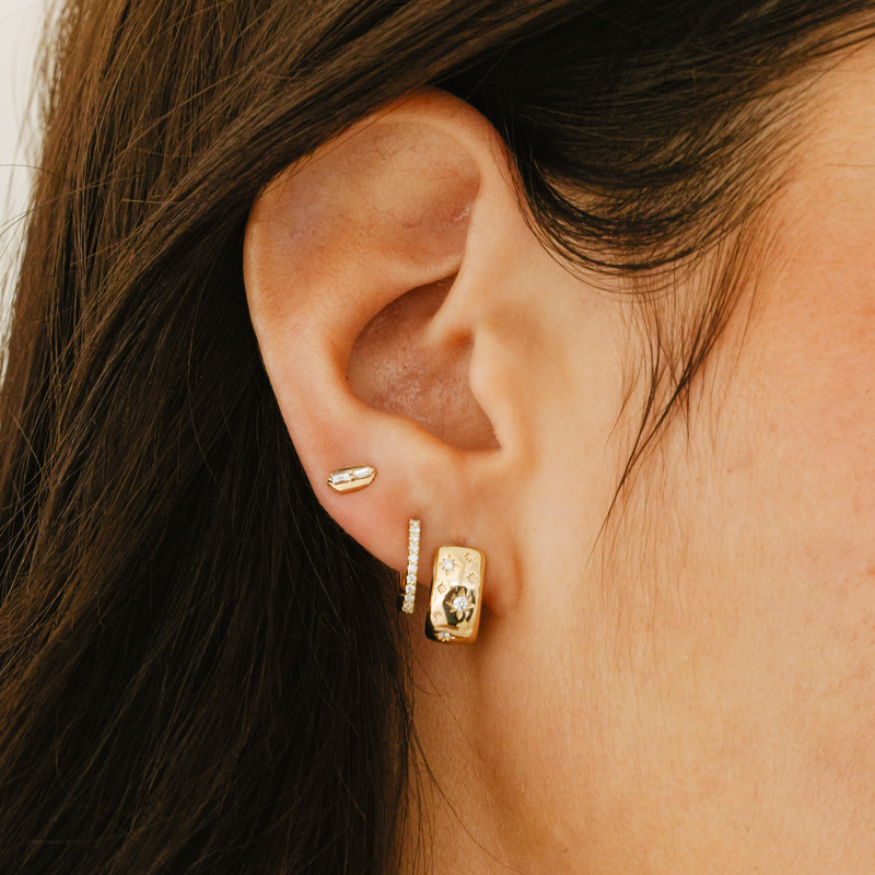 White Gold-3^Diamond Huggie Earrings: DRD Medium Single Huggie in White Gold