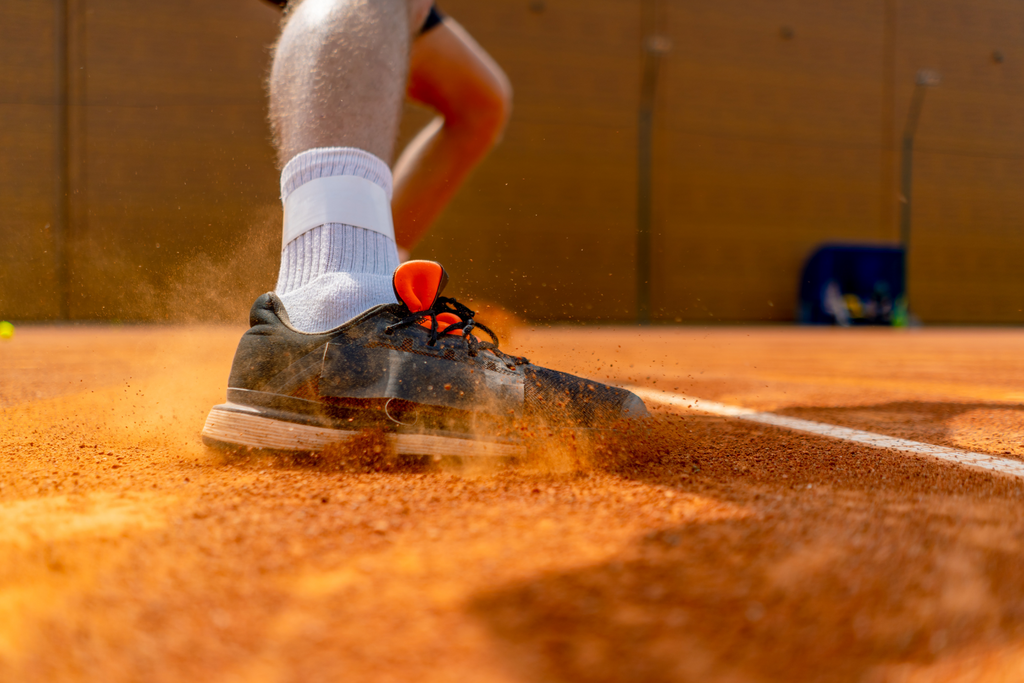 Nahaufnahme: Fußes eines Tennisspielers