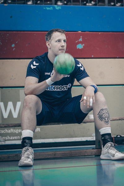 Handballspieler Alexander Coßmann im Training mit The BetterGuard