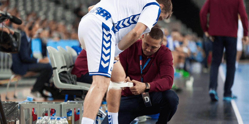 Field player without good handball equipment injured his knee