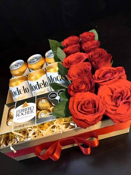 CAJA DE ROSAS CON BEBIDAS – AGPARTYDECORS