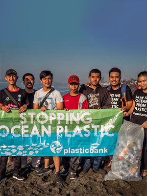 Plastic Bank sammelt Plastikflaschen, bevor sie in die Meere gelangen
