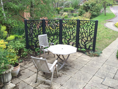 Garden Screens around table and chairs