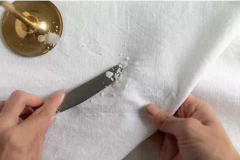 How to remove wax from table cloth