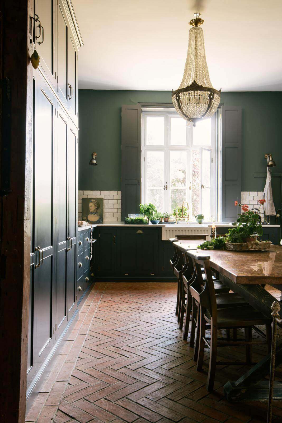 Classic English Kitchen with Rectangular Terra Cotta Tiles in Herringbone Pattern