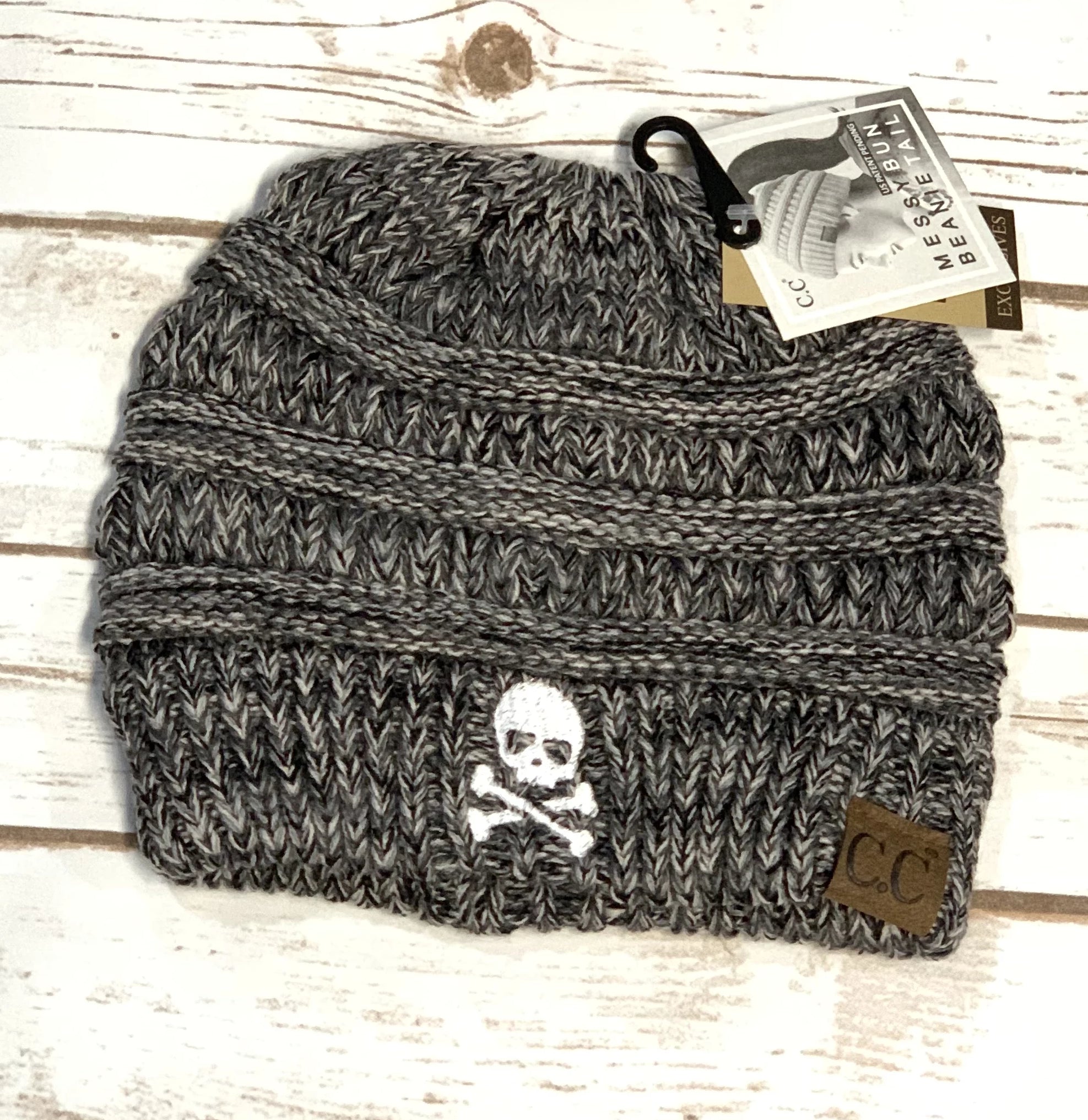 skull and crossbones cc beanie