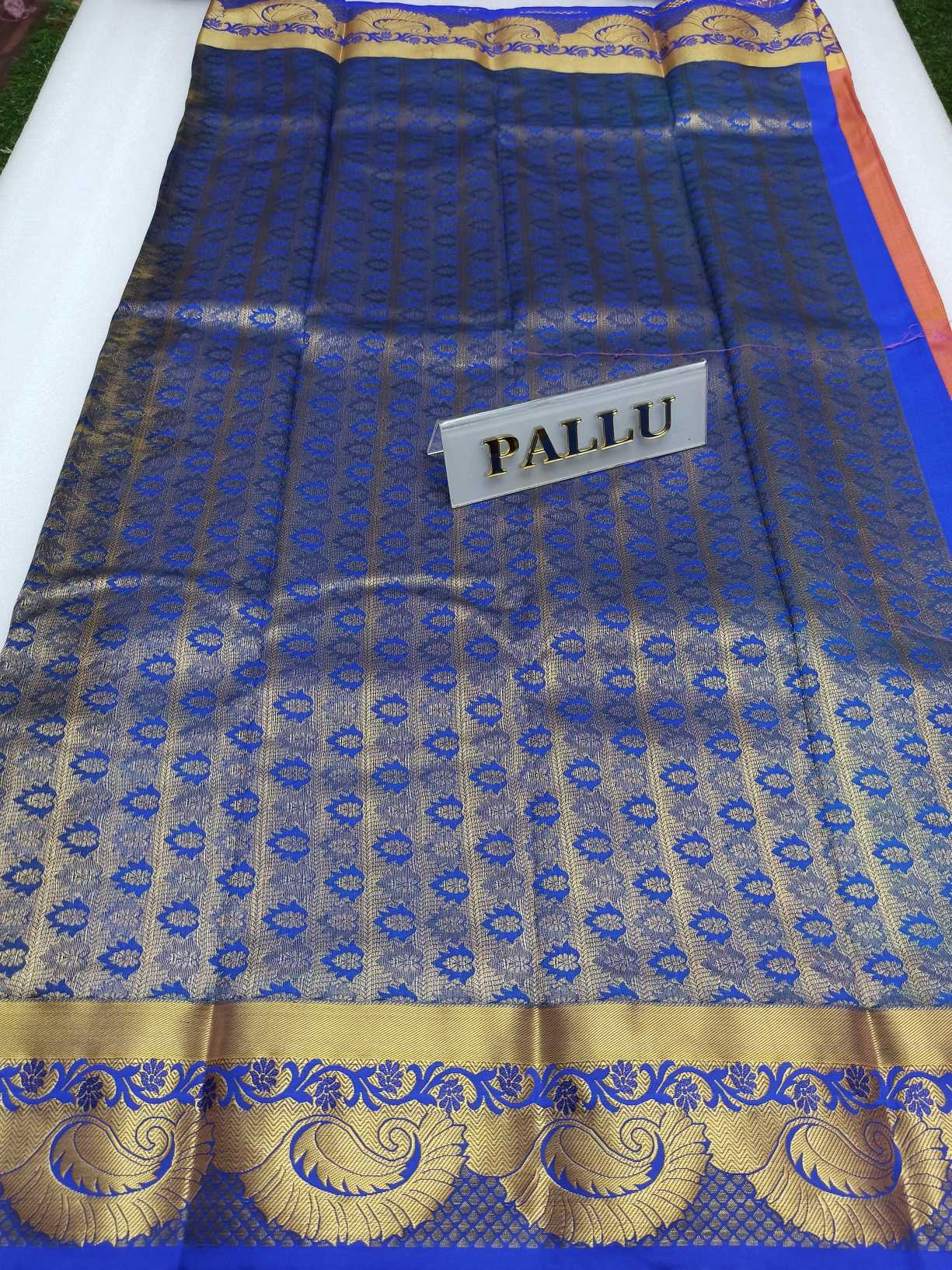 Banana Yellow Gadwal Silk Saree with Big border PC1606 Worldwide Ship –  Parijat Collections