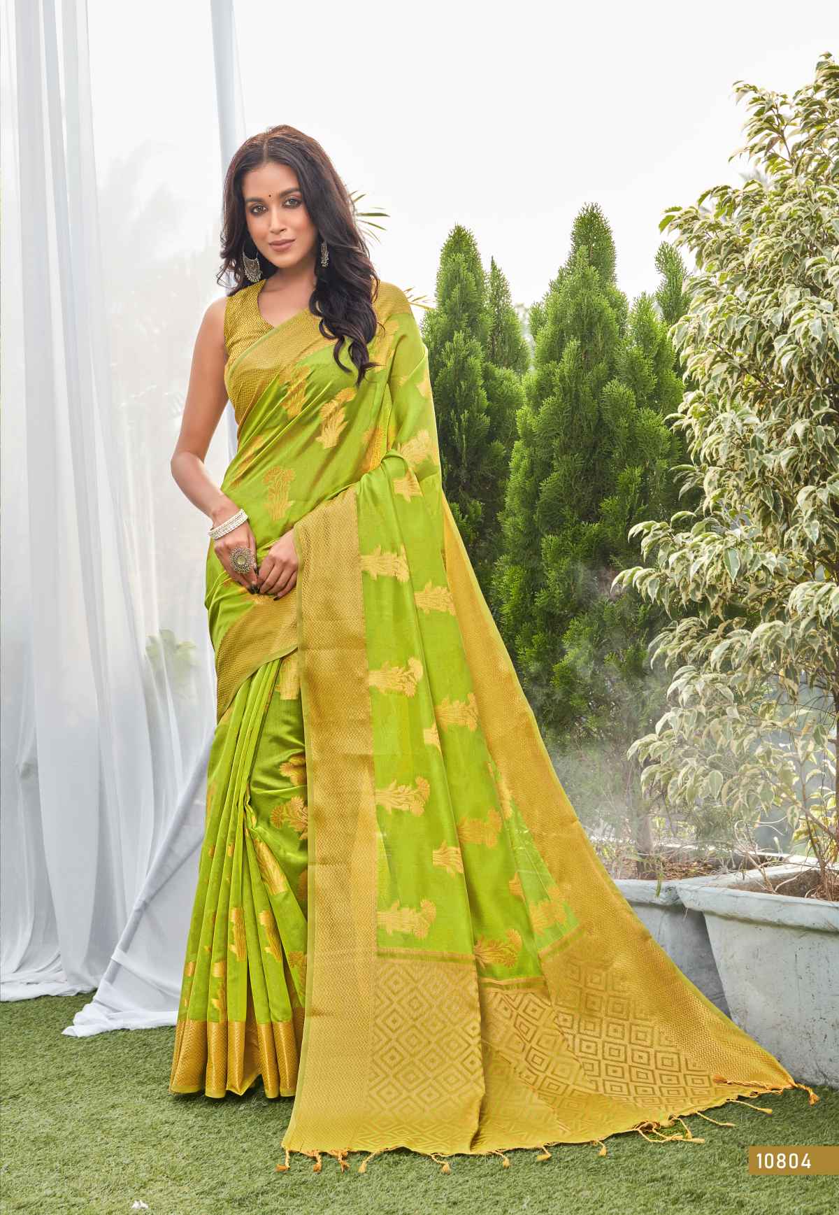 VAAMIKA FASHION SUDARSHAN SILK TRADITIONAL WEAR SILK SAREE IN SURAT MARKET  - textiledeal.in