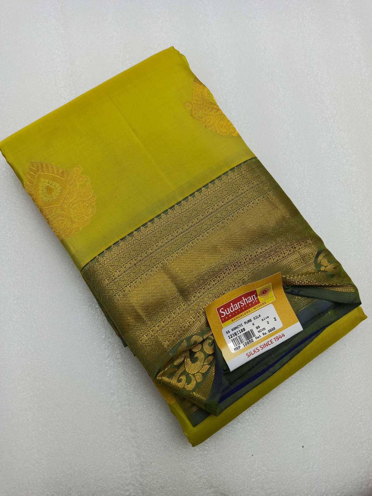 Which is the best place to buy sarees in Mumbai? - Quora