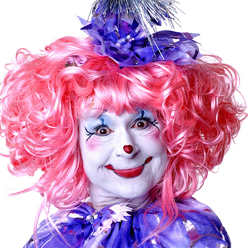 Clown Gesicht geschminkt, mit Perücke