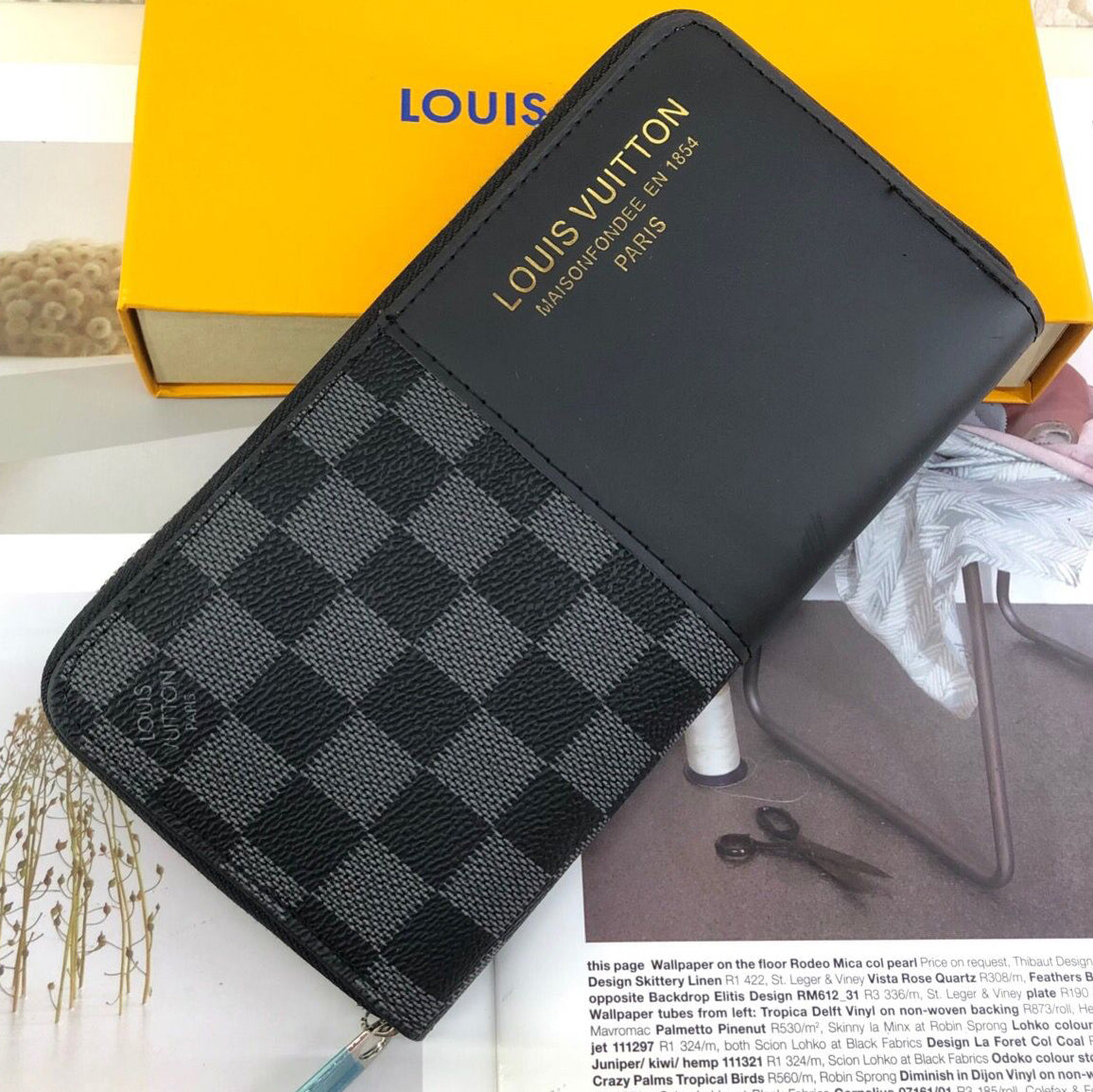 Louis Vuitton LV Classic Embossed Letters Men's and Women