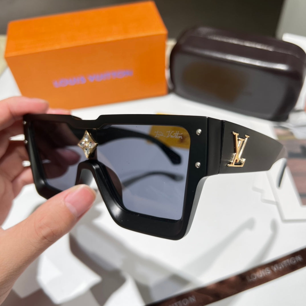 Louis Vuitton LV Simple Versatile Square Sunglasses