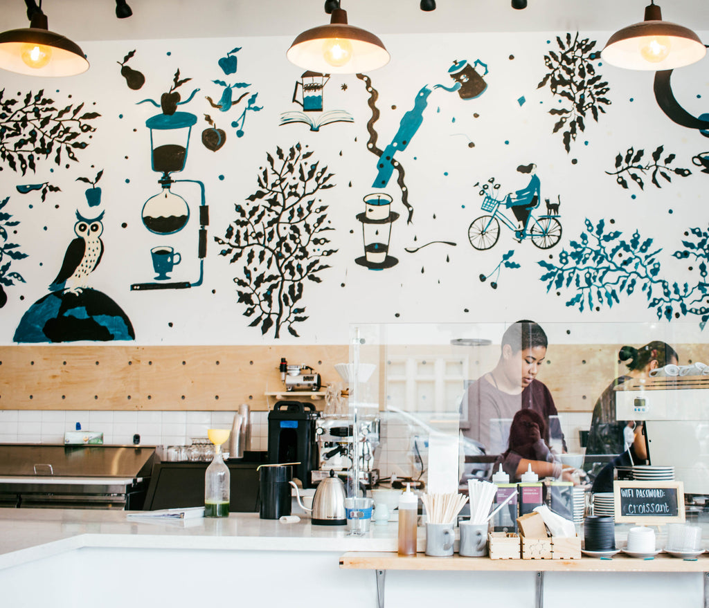 Arte de pared de café académico en el centro de San José