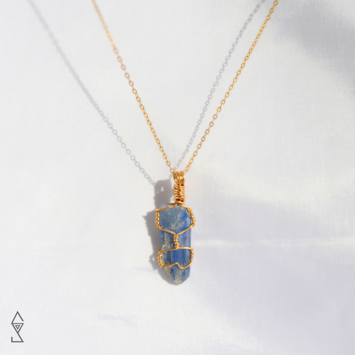 Kyanite crystal meaning