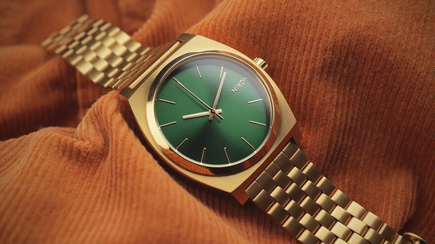 gold men watch