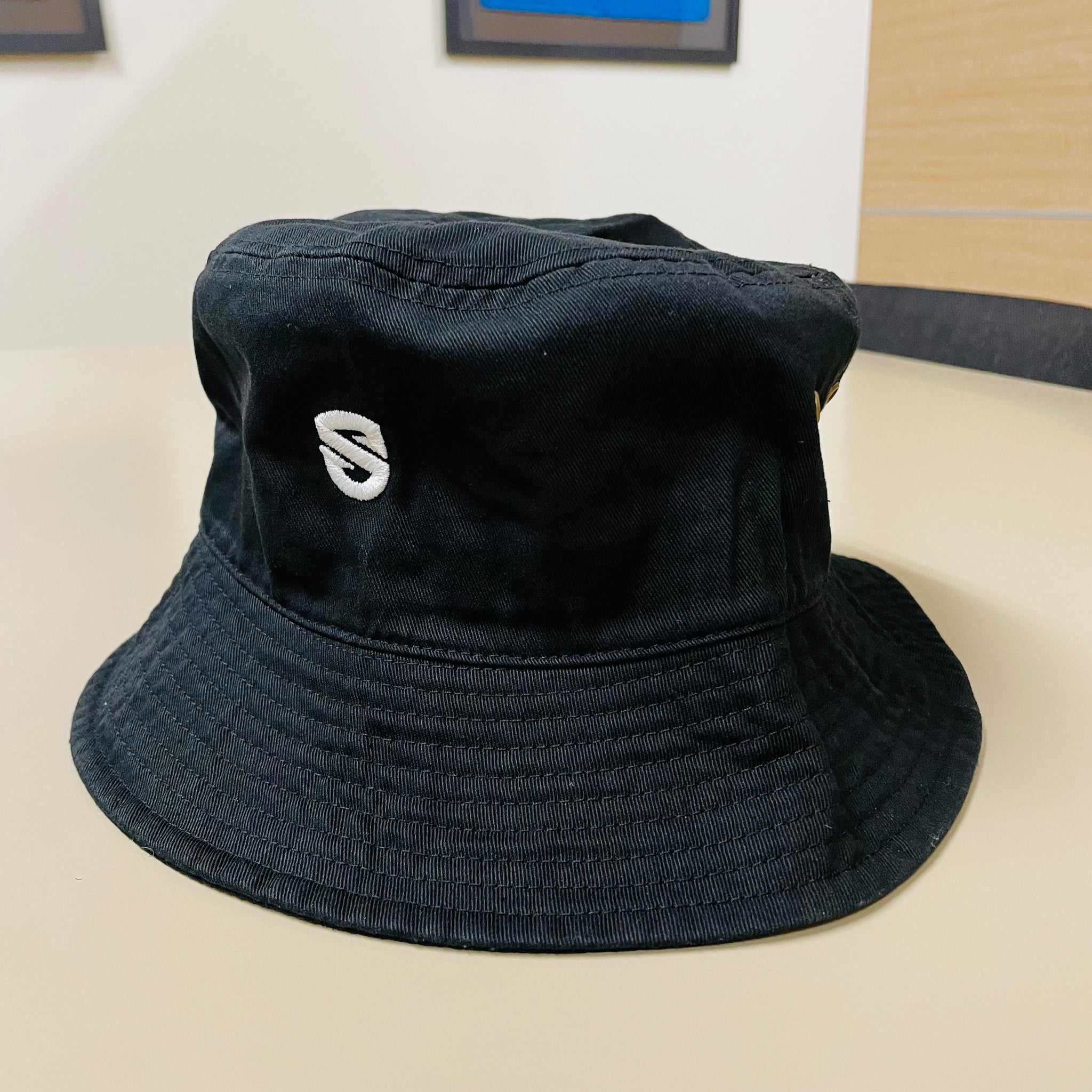 ZeeNuNew1stPhotobook 公式グッズ BUCKET HAT（黒） - ハット