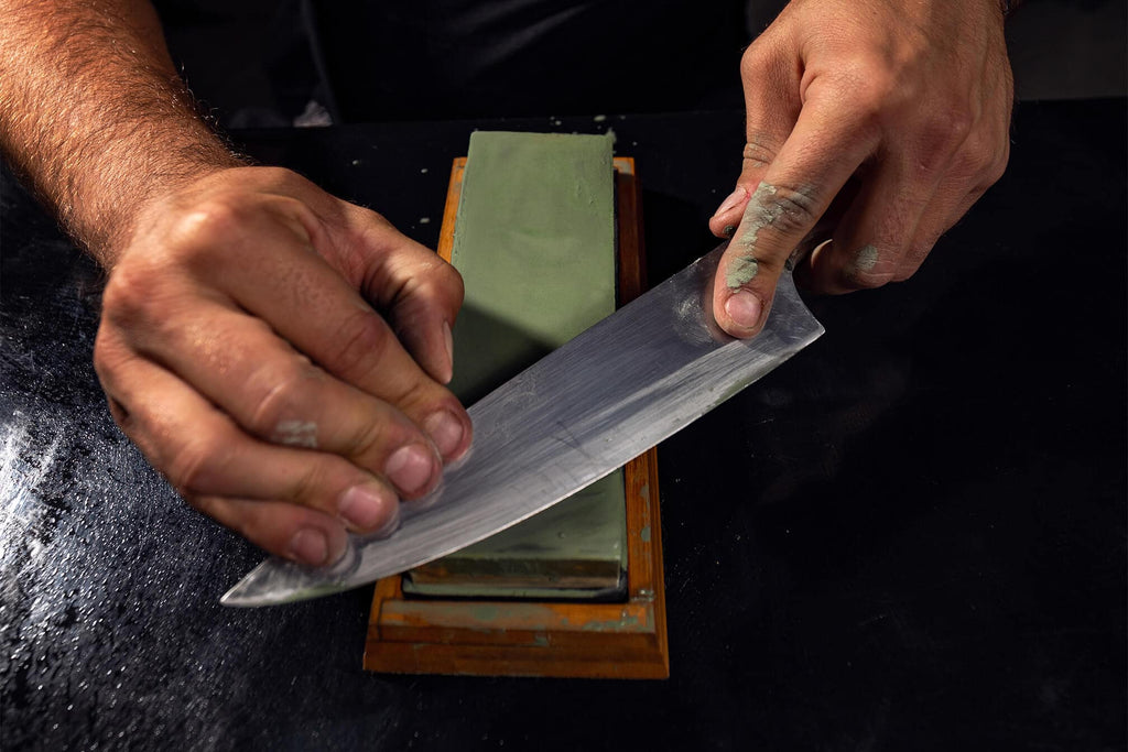 L'importance d'aiguiser son couteau avec une pierre  Zeiiko – Zeiiko -  Boutique de couteaux japonais Damas