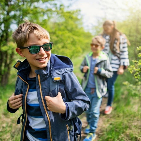 Randonnée-enfant-parents-nature