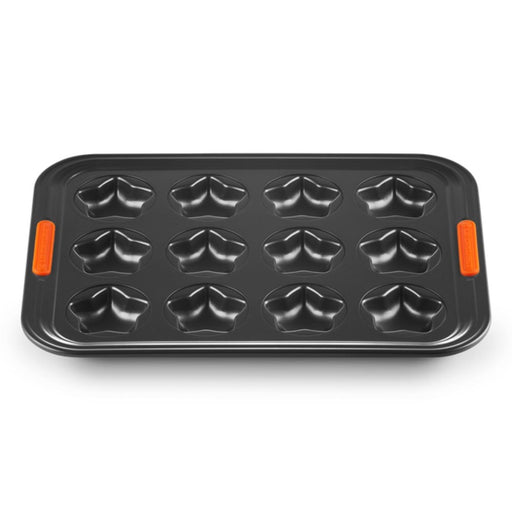 New Le Creuset Bakeware Toughened Non-Stick 12 Cup Star Shaped Baking Tray