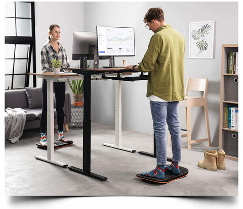 Trabajar o no trabajar de pie: tres personas nos cuentan su experiencia  trabajando con escritorios elevados