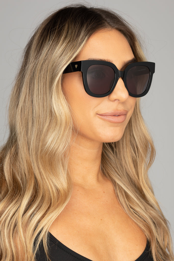 oversized wayfarer sunglasses