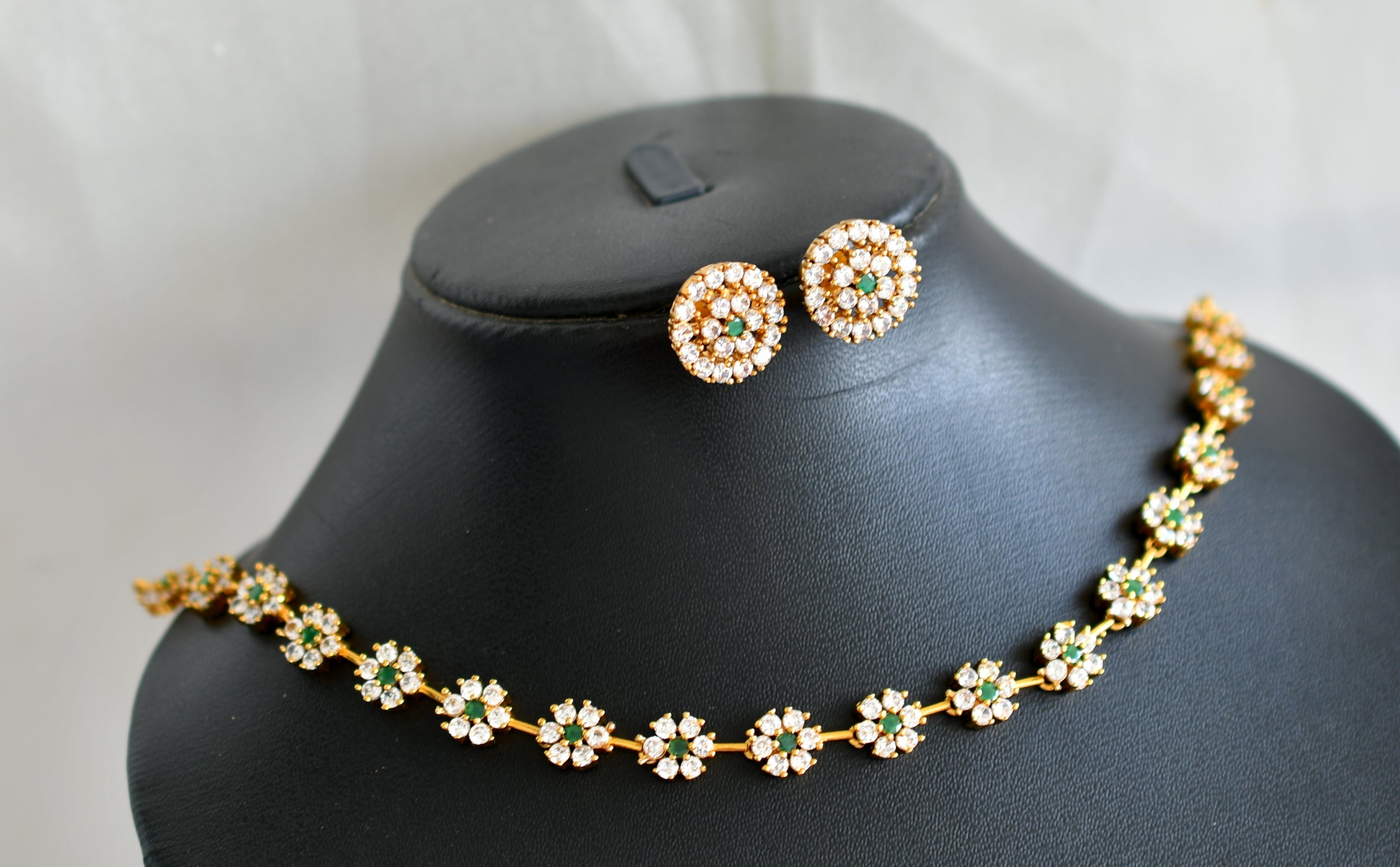 Buy Women Dark Green And Gold Kundan Choker Necklace - Wedding Wonders -  Indya