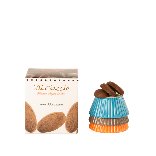 https://cdn.shopify.com/s/files/1/0627/2516/1189/products/biscotti-delizie-al-cacao-in-scatola-di-ciaccio_640x.png?v=1669818190