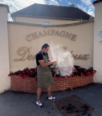 Degorsage a la volée, manual disgorgement. Denis Patoux champagne - Théo Lund Madeleine - Champagne Season - Valée de la marne - Champagne production