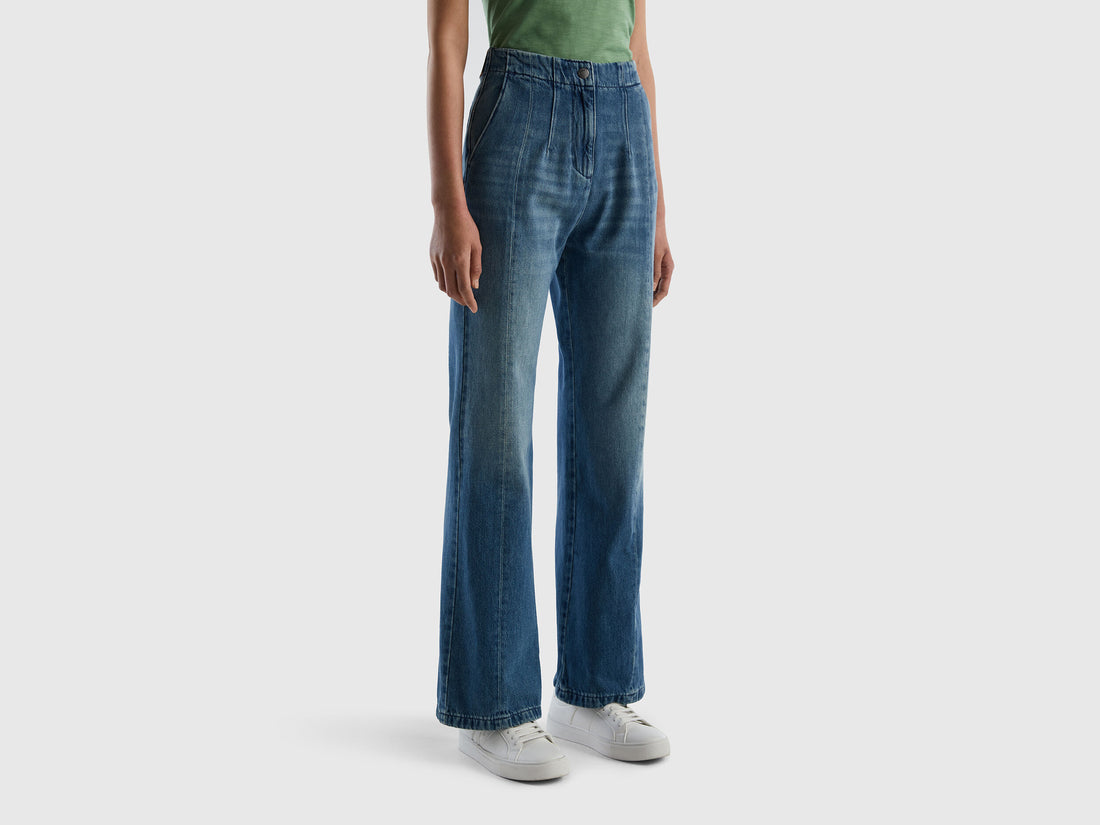 Loose-fit jeans with tears