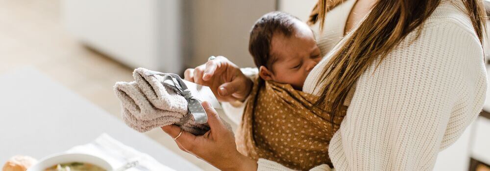 What to Put in a Care Package for a New Mom: 6 Ideas