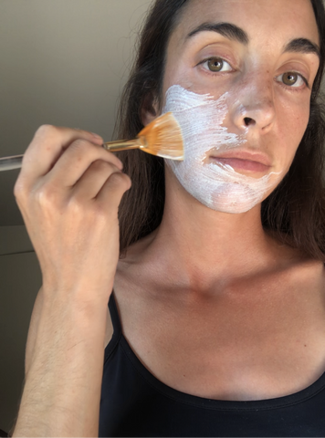 Benefits of using a clay mask - Annie Blume